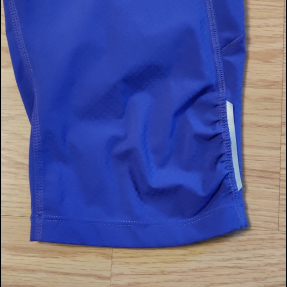 Athleta Workout Capri Leggings with Pockets Size M - Picture 5 of 8